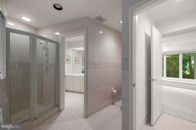 6 HUNT CLUB LN, Malvern, PA 19355