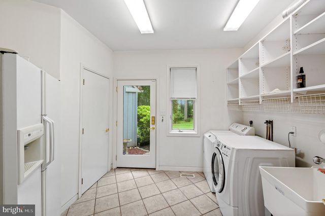 6 HUNT CLUB LN, Malvern, PA 19355