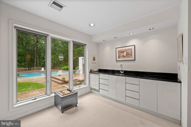 6 HUNT CLUB LN, Malvern, PA 19355