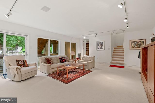 6 HUNT CLUB LN, Malvern, PA 19355