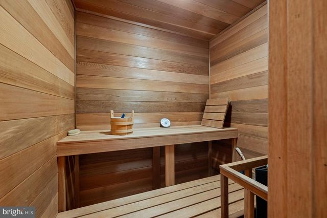 6 HUNT CLUB LN, Malvern, PA 19355