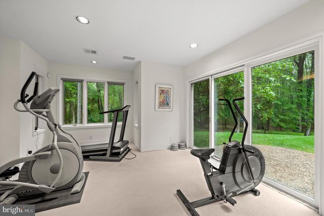 6 HUNT CLUB LN, Malvern, PA 19355