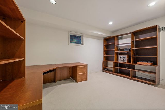 6 HUNT CLUB LN, Malvern, PA 19355