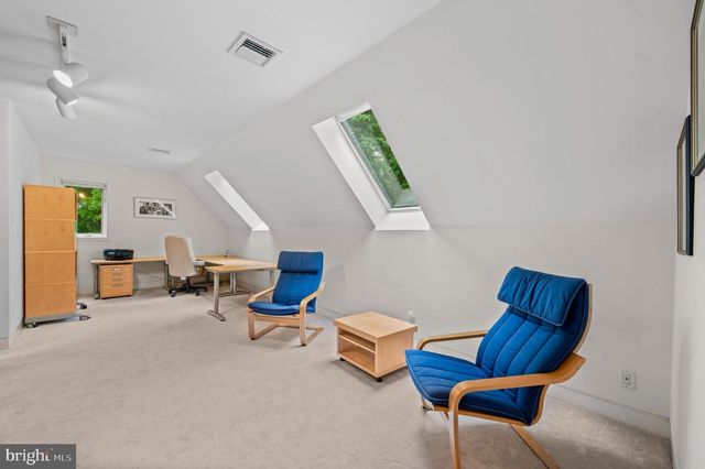 6 HUNT CLUB LN, Malvern, PA 19355