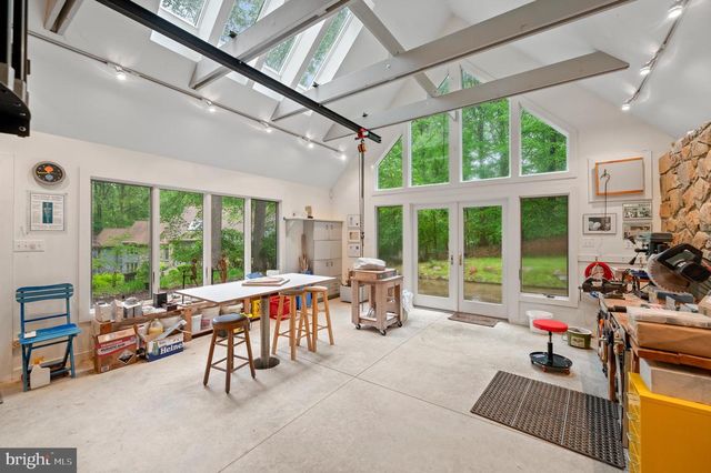 6 HUNT CLUB LN, Malvern, PA 19355