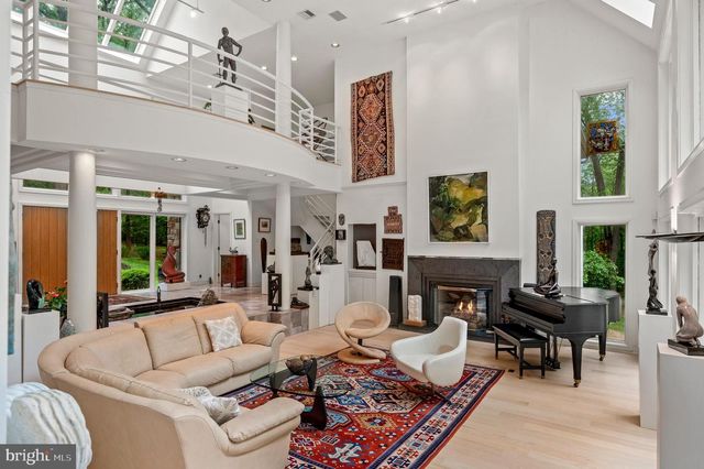 6 HUNT CLUB LN, Malvern, PA 19355