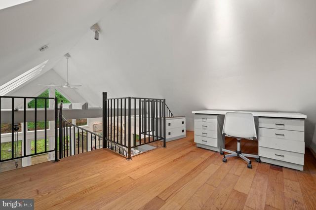 6 HUNT CLUB LN, Malvern, PA 19355