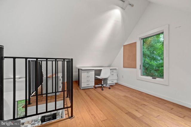 6 HUNT CLUB LN, Malvern, PA 19355