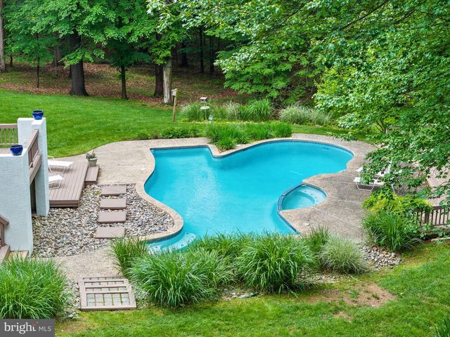 6 HUNT CLUB LN, Malvern, PA 19355