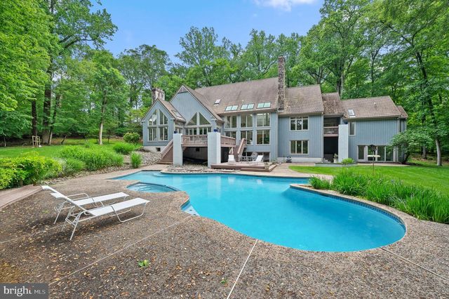 6 HUNT CLUB LN, Malvern, PA 19355