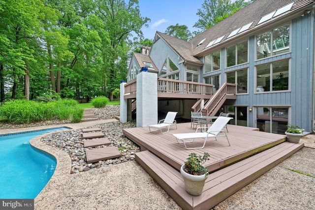 6 HUNT CLUB LN, Malvern, PA 19355