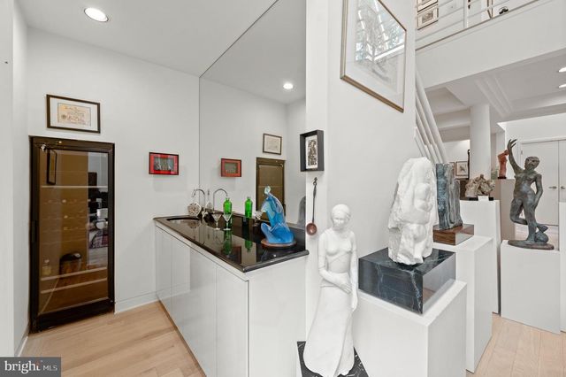 6 HUNT CLUB LN, Malvern, PA 19355