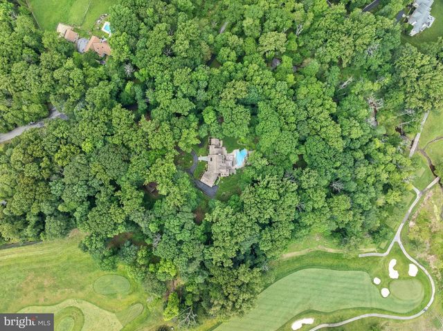 6 HUNT CLUB LN, Malvern, PA 19355