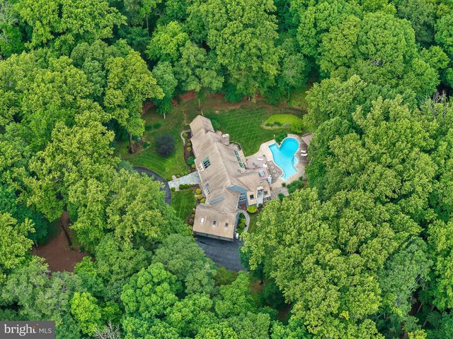 6 HUNT CLUB LN, Malvern, PA 19355