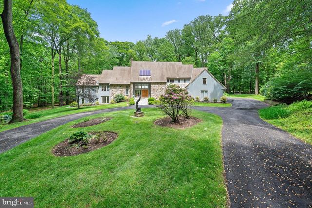 6 HUNT CLUB LN, Malvern, PA 19355