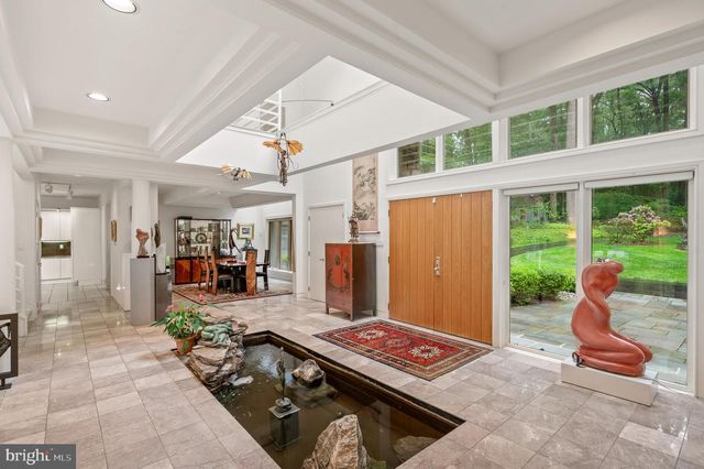 6 HUNT CLUB LN, Malvern, PA 19355