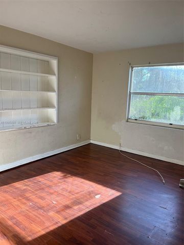 538 W 1st St, Riviera Beach, FL 33404