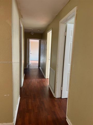 538 W 1st St, Riviera Beach, FL 33404