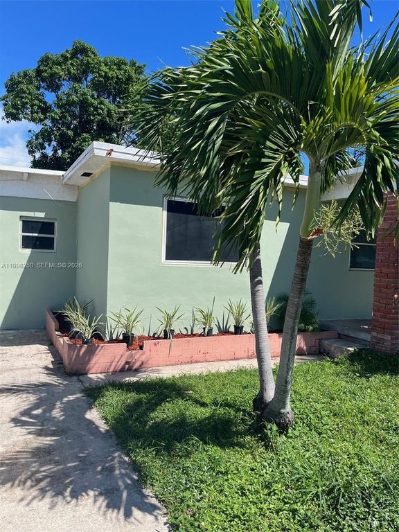 538 W 1st St, Riviera Beach, FL 33404