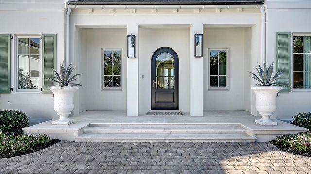 70 LIGHTHOUSE POINT DRIVE, Longboat Key, FL 34228