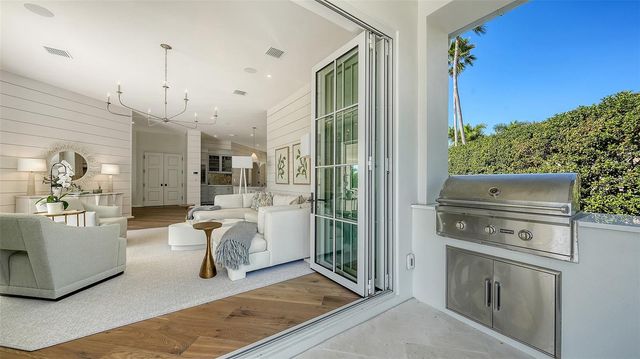 70 LIGHTHOUSE POINT DRIVE, Longboat Key, FL 34228