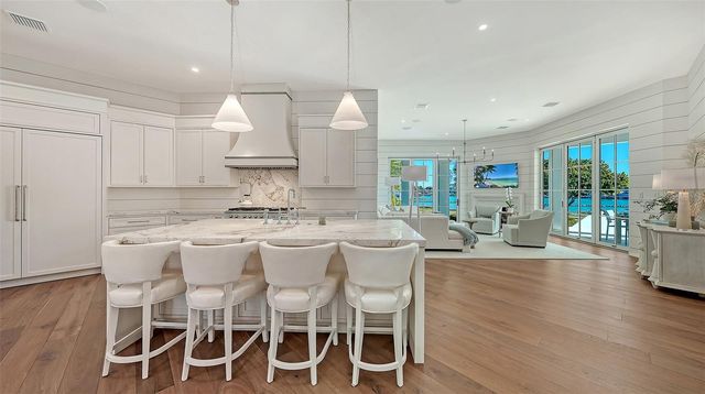 70 LIGHTHOUSE POINT DRIVE, Longboat Key, FL 34228