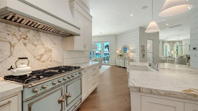 70 LIGHTHOUSE POINT DRIVE, Longboat Key, FL 34228