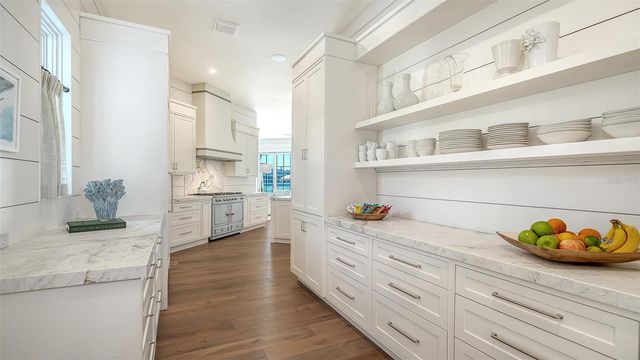 70 LIGHTHOUSE POINT DRIVE, Longboat Key, FL 34228