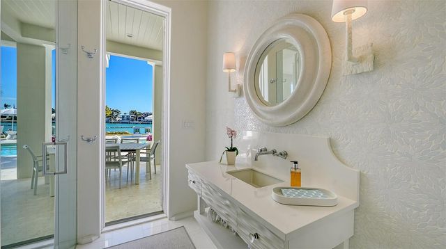 70 LIGHTHOUSE POINT DRIVE, Longboat Key, FL 34228