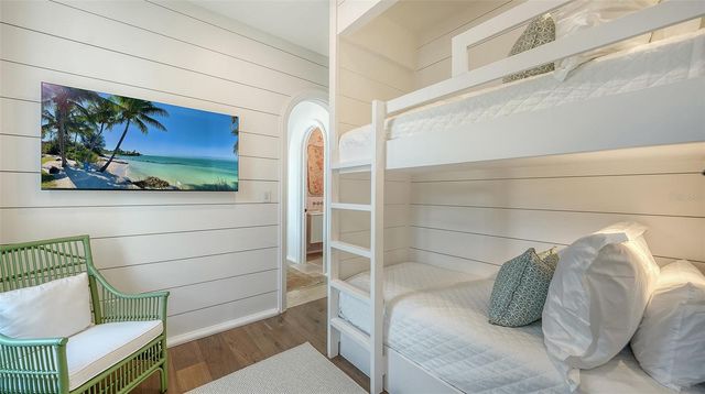 70 LIGHTHOUSE POINT DRIVE, Longboat Key, FL 34228