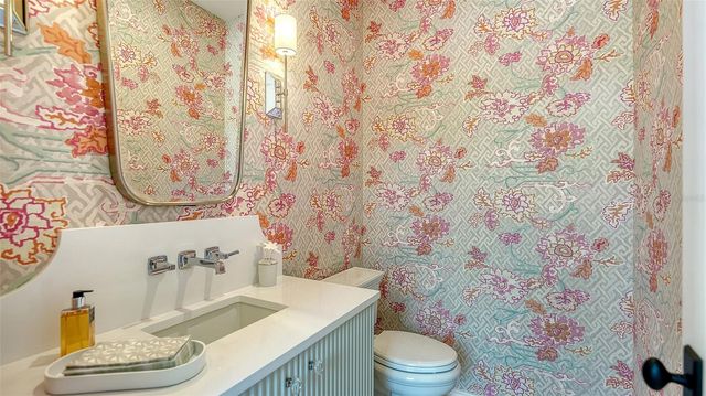 70 LIGHTHOUSE POINT DRIVE, Longboat Key, FL 34228