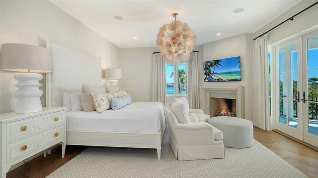 70 LIGHTHOUSE POINT DRIVE, Longboat Key, FL 34228