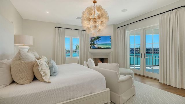 70 LIGHTHOUSE POINT DRIVE, Longboat Key, FL 34228