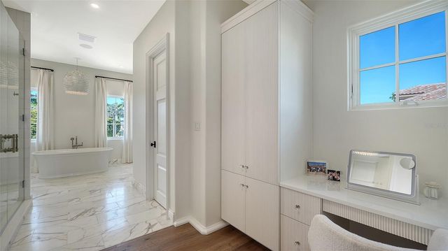 70 LIGHTHOUSE POINT DRIVE, Longboat Key, FL 34228