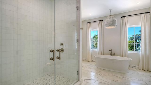70 LIGHTHOUSE POINT DRIVE, Longboat Key, FL 34228