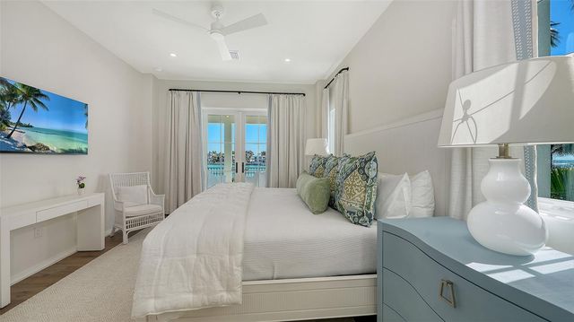 70 LIGHTHOUSE POINT DRIVE, Longboat Key, FL 34228