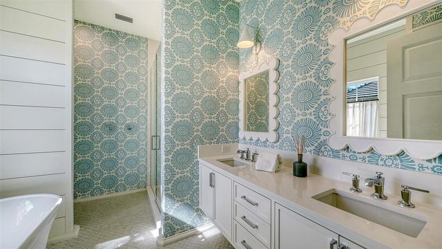 70 LIGHTHOUSE POINT DRIVE, Longboat Key, FL 34228