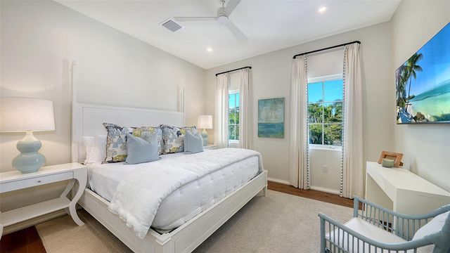 70 LIGHTHOUSE POINT DRIVE, Longboat Key, FL 34228