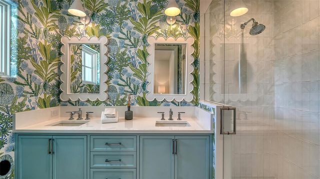 70 LIGHTHOUSE POINT DRIVE, Longboat Key, FL 34228