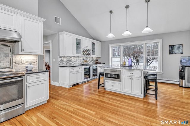 10 Doe Hollow Drive, Trumbull, CT 06611