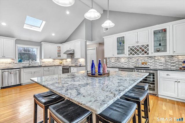 10 Doe Hollow Drive, Trumbull, CT 06611