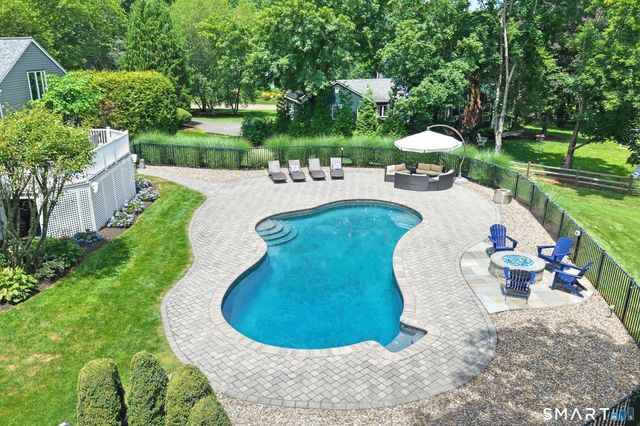 10 Doe Hollow Drive, Trumbull, CT 06611