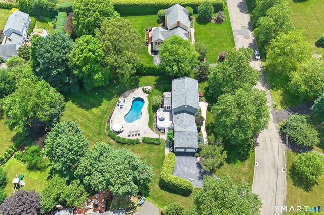 10 Doe Hollow Drive, Trumbull, CT 06611