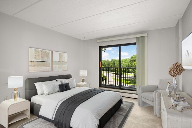 10501 Cedar Lake Road 413, Minnetonka, MN 55305