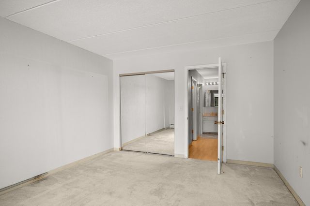 10501 Cedar Lake Road 413, Minnetonka, MN 55305