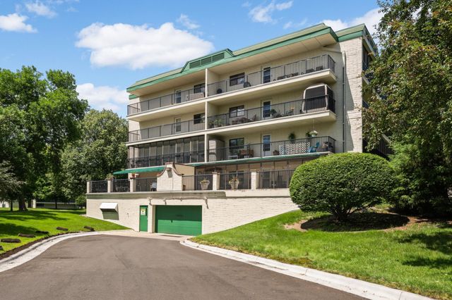 10501 Cedar Lake Road 413, Minnetonka, MN 55305