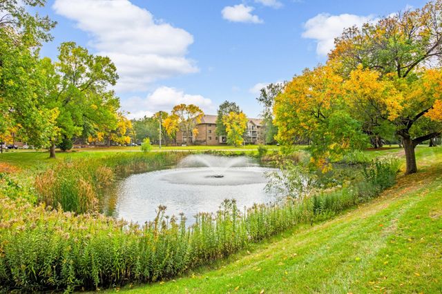 10501 Cedar Lake Road 413, Minnetonka, MN 55305