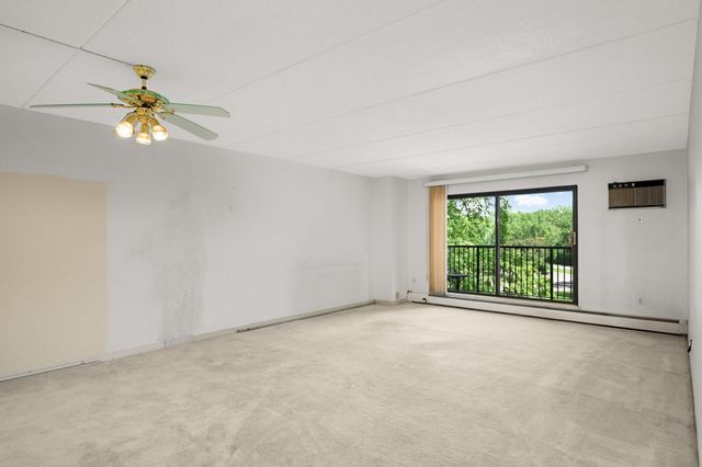 10501 Cedar Lake Road 413, Minnetonka, MN 55305