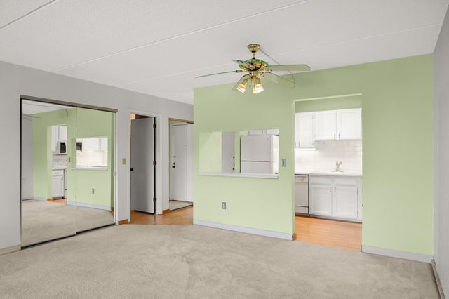 10501 Cedar Lake Road 413, Minnetonka, MN 55305