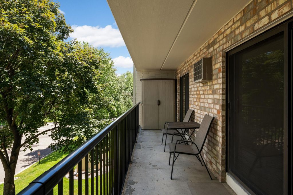 10501 Cedar Lake Road 413, Minnetonka, MN 55305 — photo 2